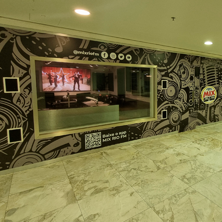 Logo da loja fm hall (estúdios)